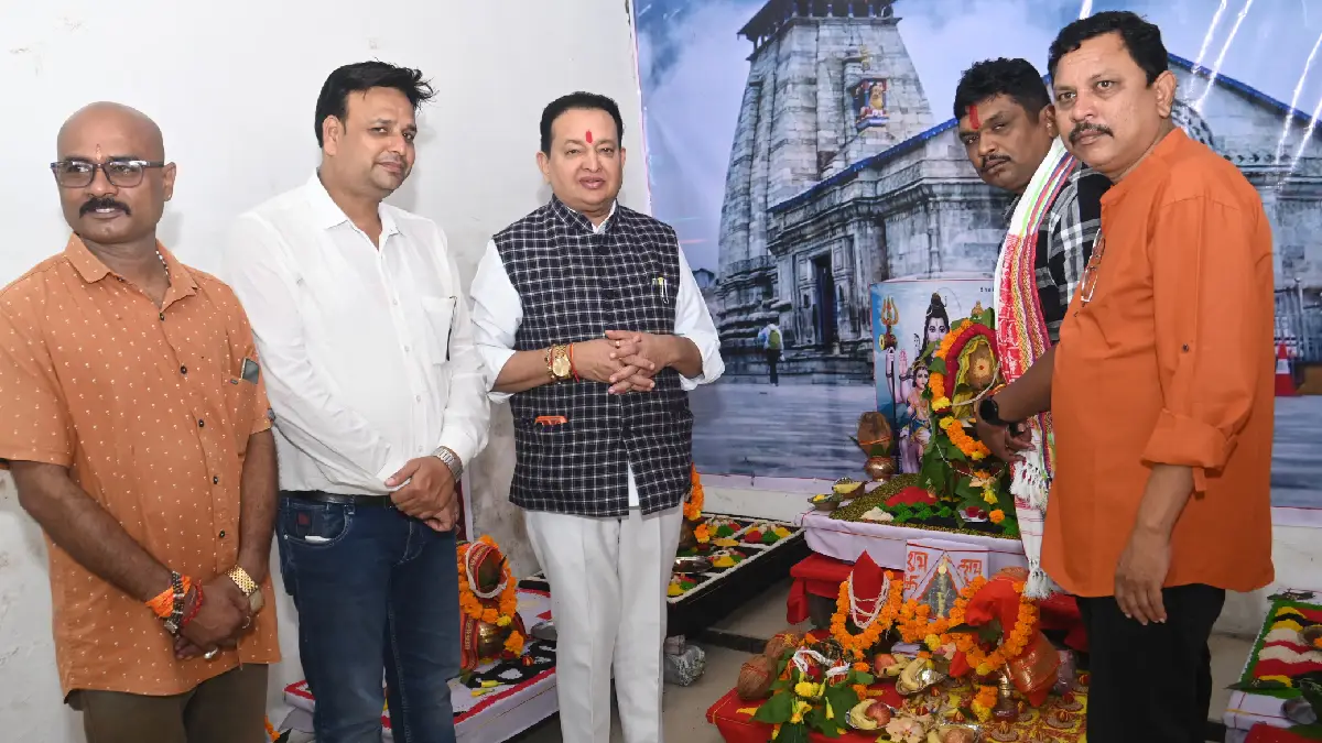 रुद्राभिषेक एवं हवन पूजन में शामिल हुए बसना विधायक डॉ संपत अग्रवाल