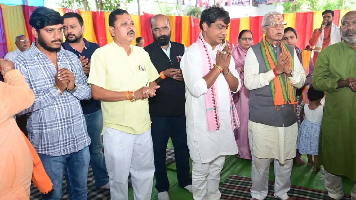 महासमुंद : रुद्राभिषेक एवं हवन पूजन में शामिल हुए डॉ. रामप्र... - CG Sandesh