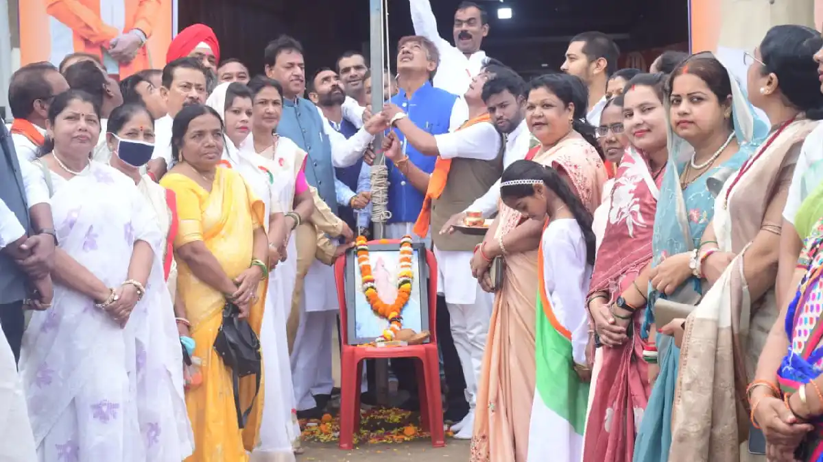 महासमुंद : विधायक योगेश्वर राजू सिन्हा ने स्वतंत्रता दिवस पर... - CG Sandesh