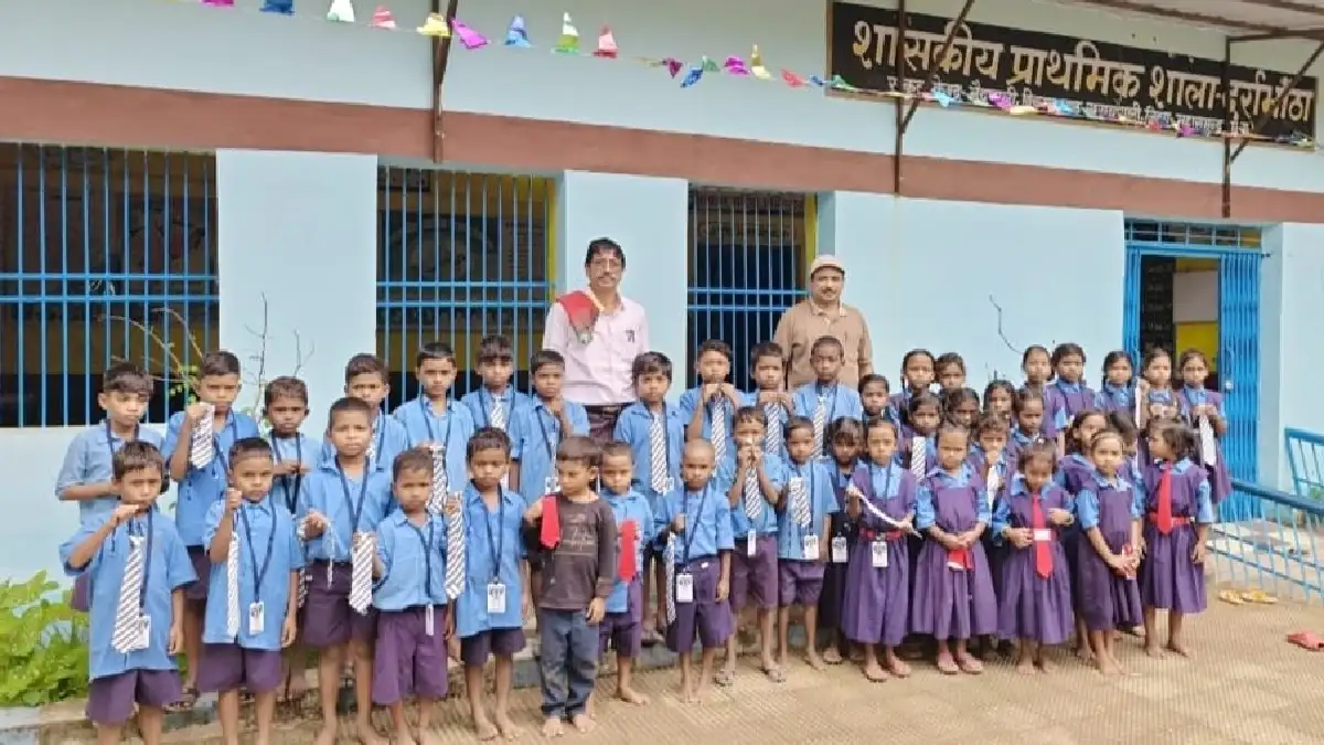 सरायपाली : दर्राभाठा स्कूल में विद्यार्थियों को आई कार्ड, बे... - CG Sandesh