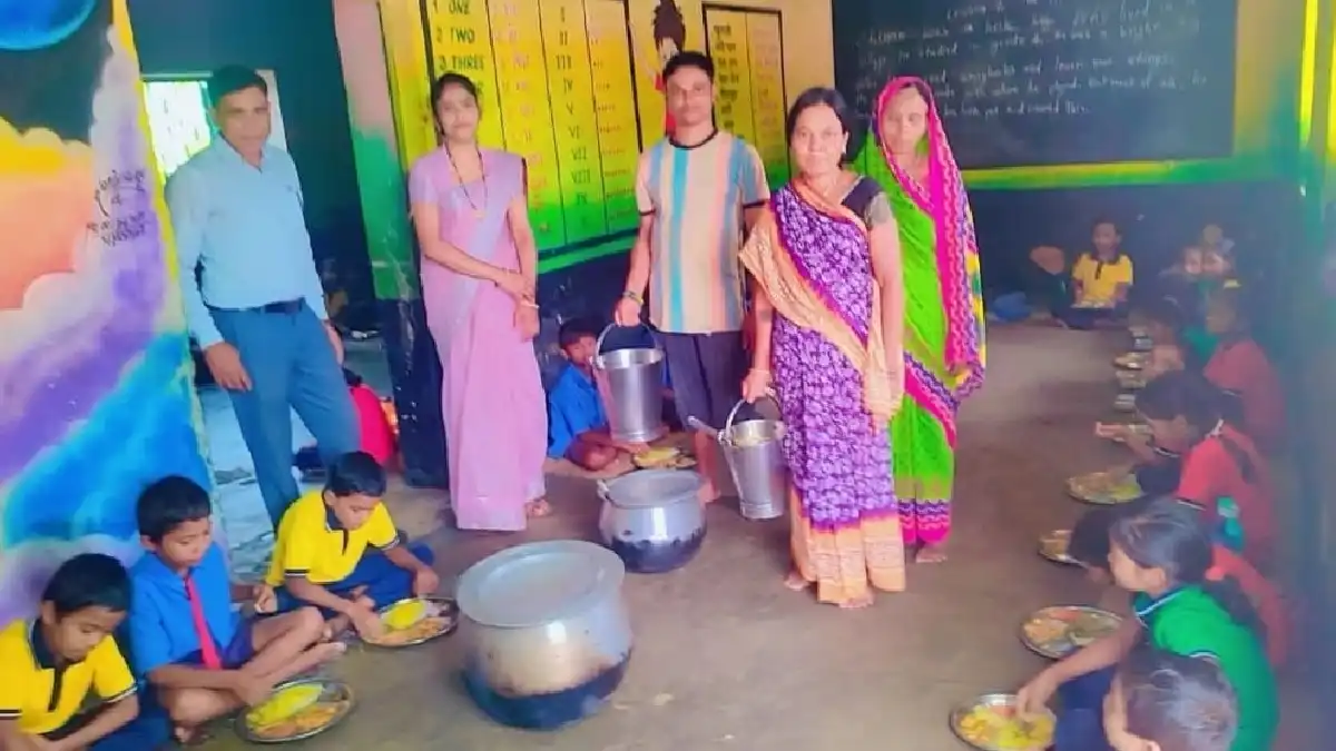 सरायपाली : शासकीय प्राथमिक शाला बोड़ेसरा में नेवता भोज का आय... - CG Sandesh