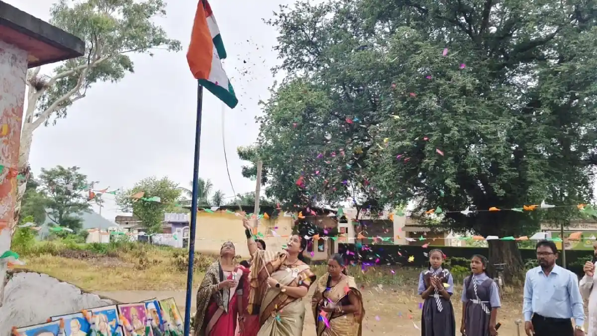 सरायपाली : चिवराकुटा शासकीय उच्च प्राथमिक शाला में हर्षोल्ला... - CG Sandesh