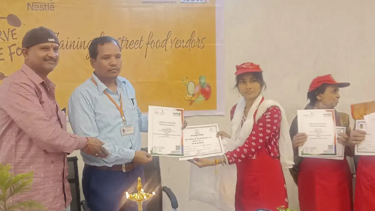 महासमुंद : 200 फुटपाथ खाद्य विक्रेताओं के लिए विशेष निःशुल्क... - CG Sandesh