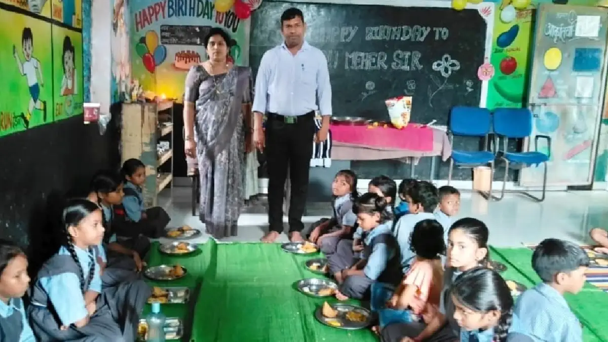 सरायपाली : शिक्षक के जन्मदिवस के अवसर पर शासकीय प्राथमिक शाल... - CG Sandesh
