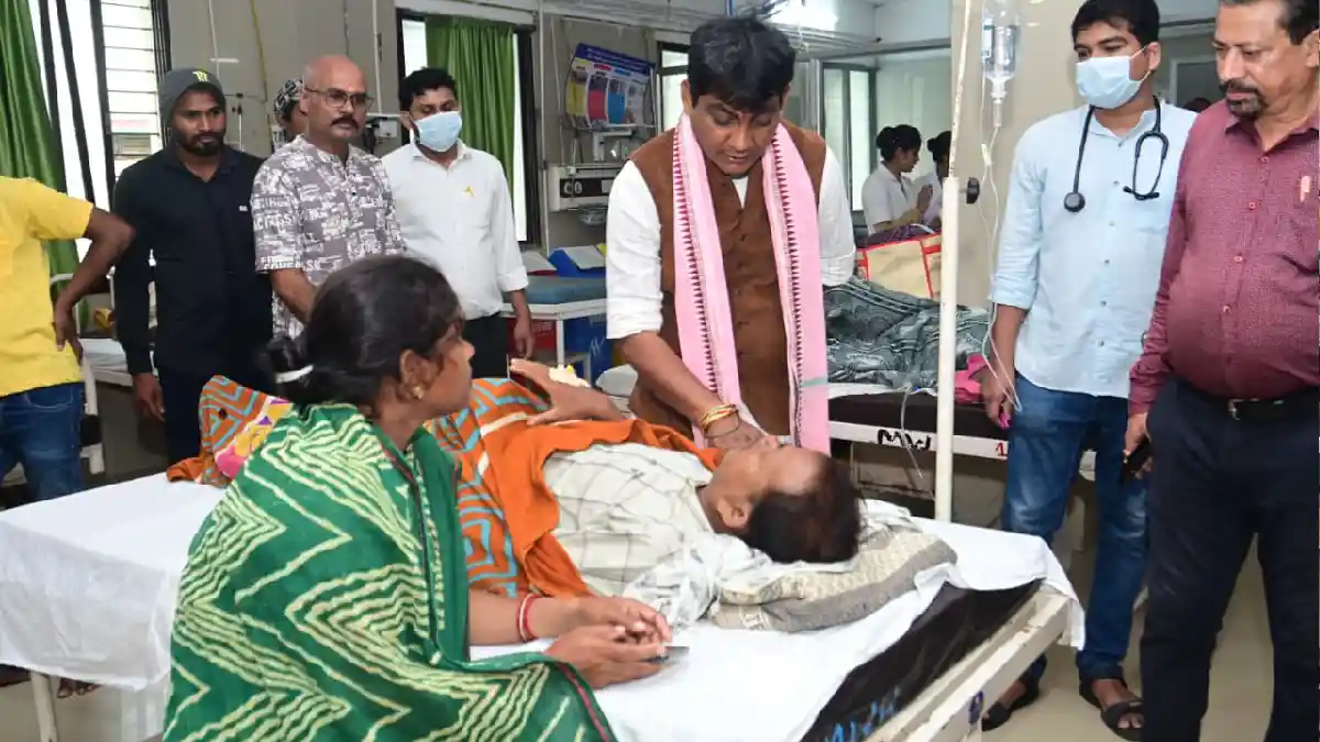 महासमुंद : विधायक ने किया जिला अस्पताल का निरीक्षण, मरीजों क... - CG Sandesh