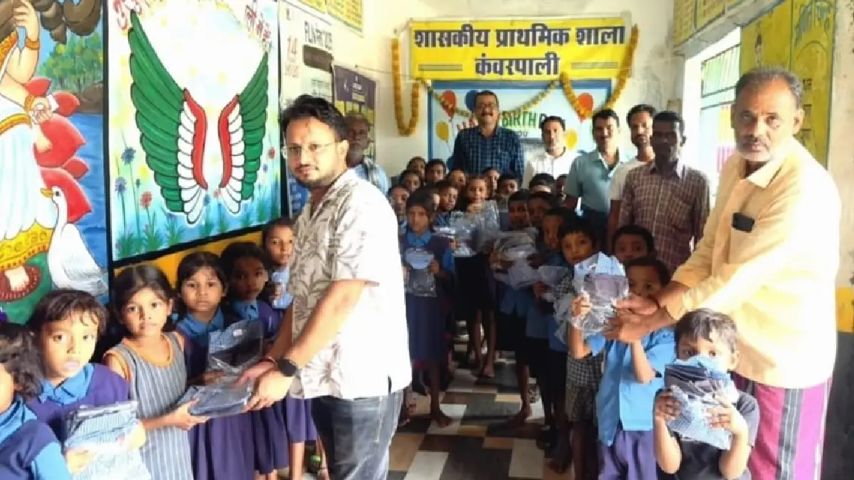 सरायपाली : शासकीय प्राथमिक शाला कंवरपाली में नि:शुल्क गणवेश ... - CG Sandesh