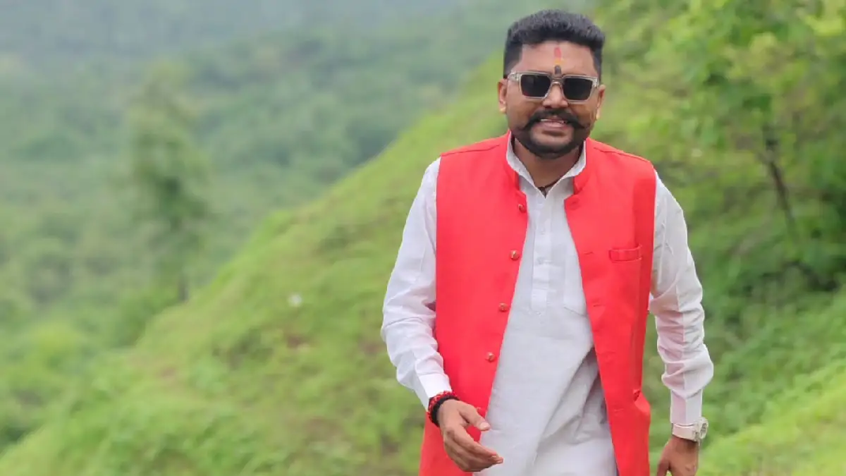 महासमुंद : कलेक्टर बंगले के सामने भाजपा नेता अशवंत तुषार साह... - CG Sandesh