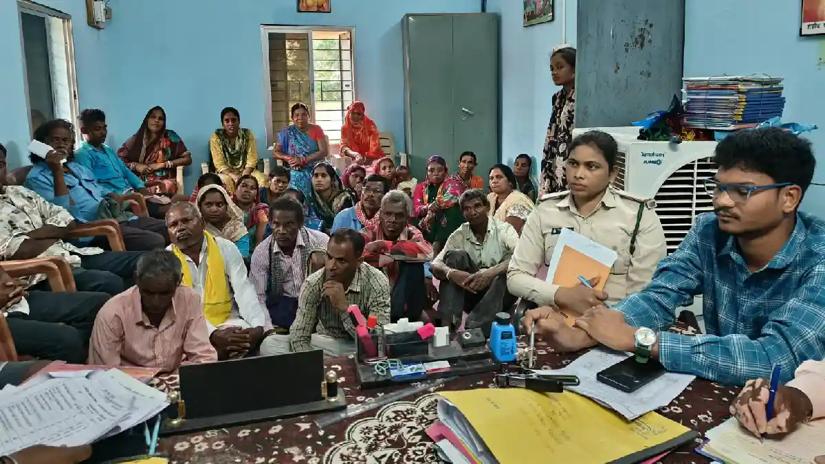 पिथौरा : विशेष ग्राम सभा में योजनाओं का सामाजिक अंकेक्षण: पा... - CG Sandesh