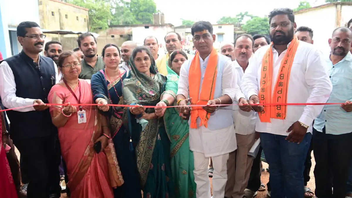 महासमुंद : गढ़सिवनी में छात्राओं को मिली निःशुल्क साइकिल, वि... - CG Sandesh