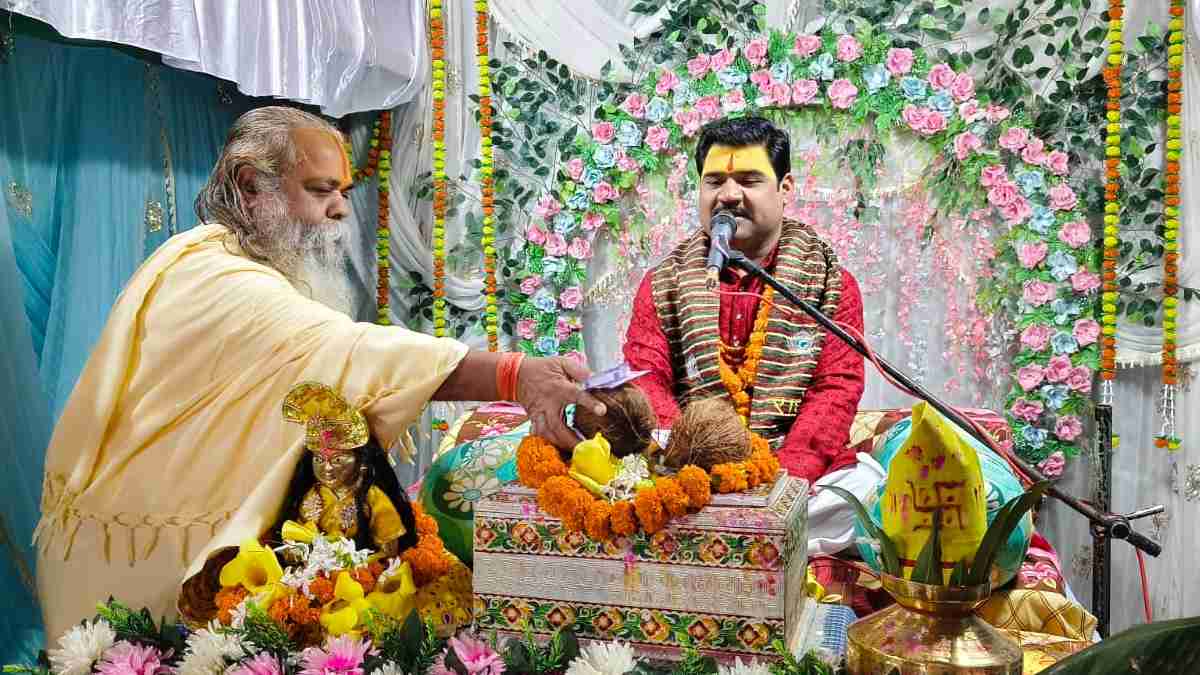 कमरछठ पर्व पर भागवत कथा में शामिल हुए राजेश्री महन्त रामसुन्... - CG Sandesh