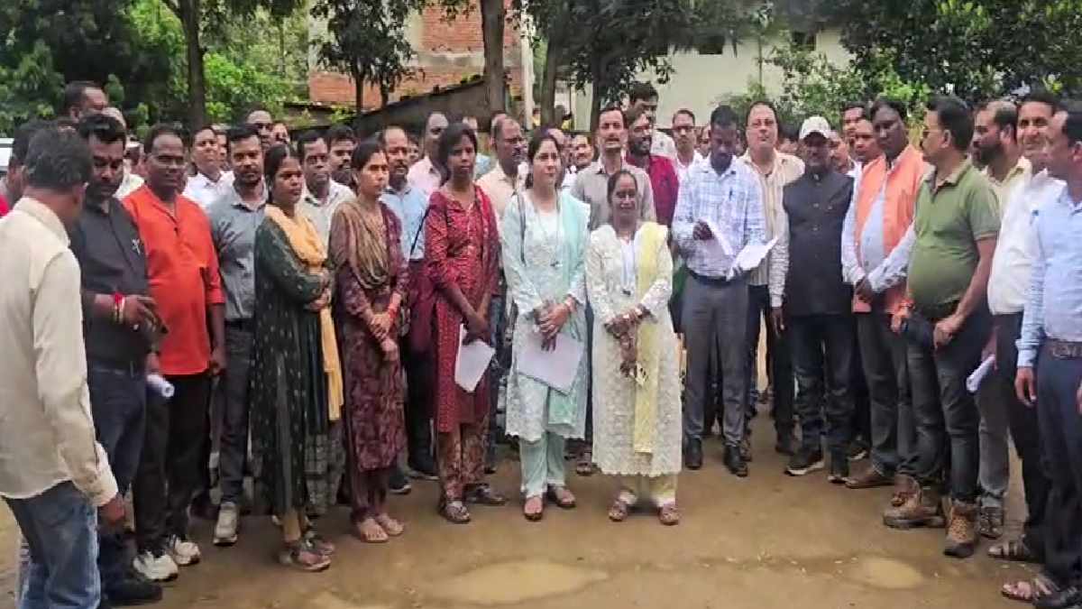 TET की अनिवार्यता के खिलाफ शिक्षकों का मोर्चा, 500 से ज्यादा... - CG Sandesh