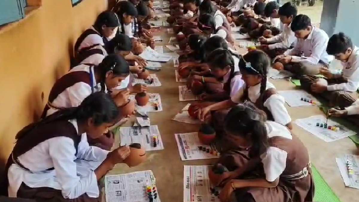 स्क्रीन से गुल्लक तक… बच्चों के भविष्य को संवार रहा साहू दंप... - CG Sandesh