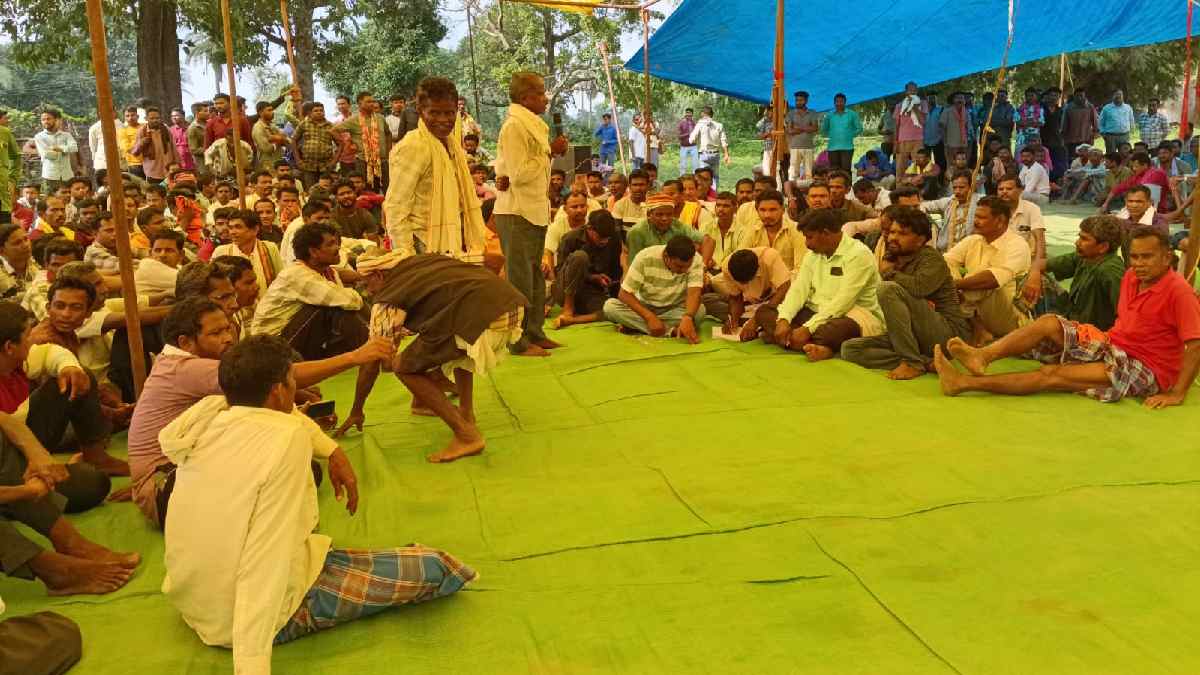 बंडा परगना के 44 गांवों के सामने आलोर में परिवार की मूल धर्म... - CG Sandesh
