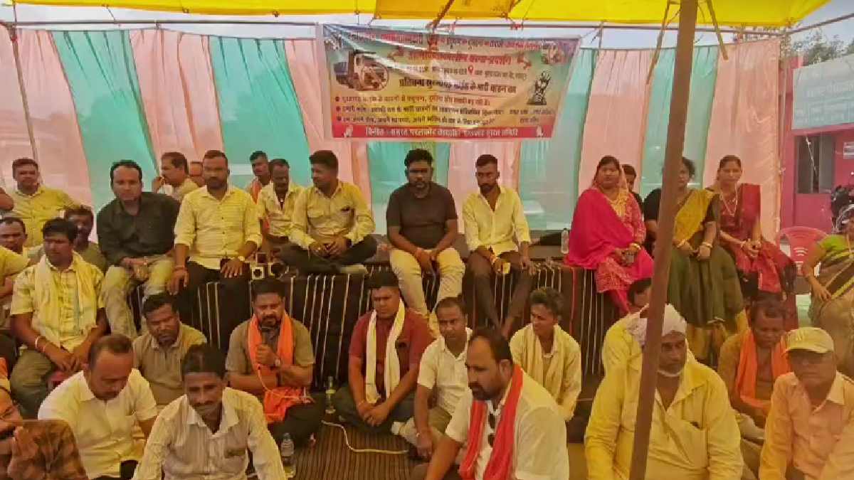 सूरजगढ़ माइंस के ओवरलोडेड ट्रकों के खिलाफ परलकोट में हल्लाबो... - CG Sandesh