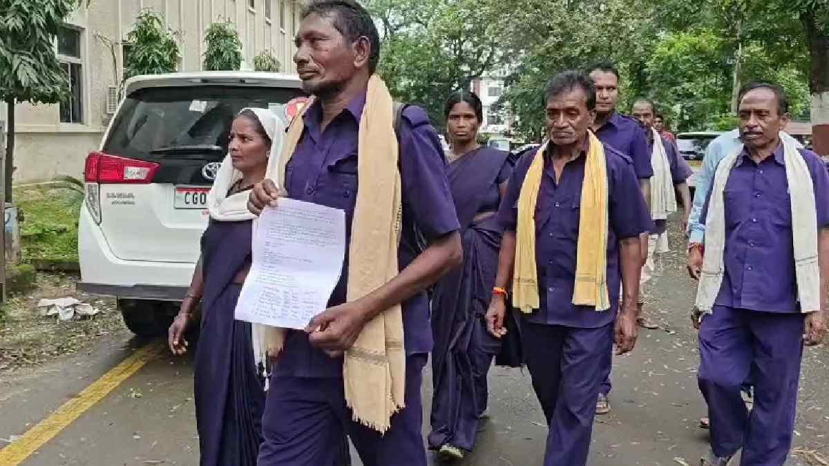 सेवा भूमि के मुआवजे की मांग, 8 गांवों के कोटवारों ने कलेक्टर... - CG Sandesh