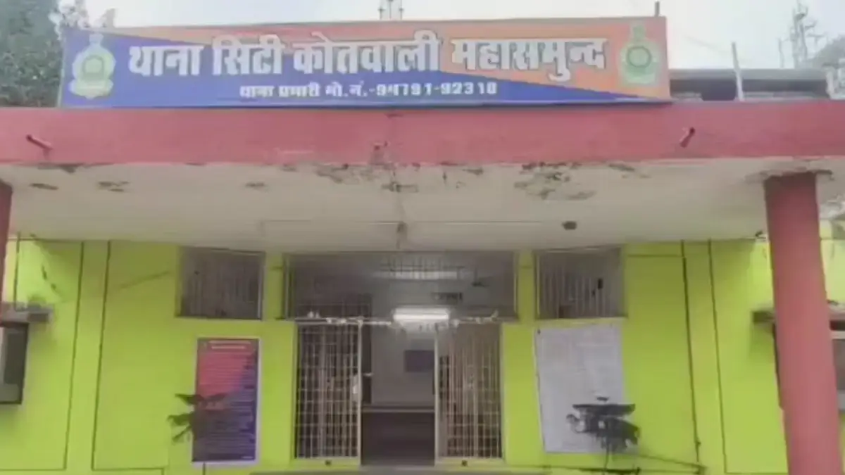महासमुंद : विकास कार्य से असंतुष्ट होकर सचिव दी अश्लील गालिय... - CG Sandesh