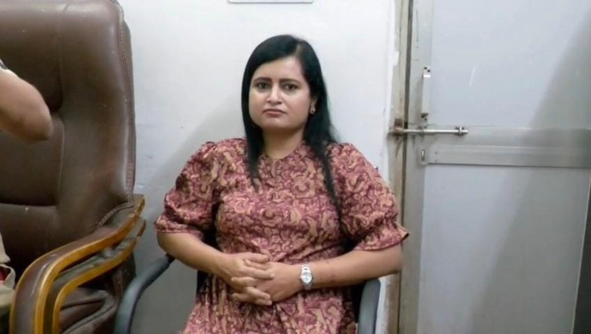 ब्रेकिंग : मिरर छत्तीसगढ़ की एंकर सोमा देवांगन को पुलिस ने घे... - CG Sandesh