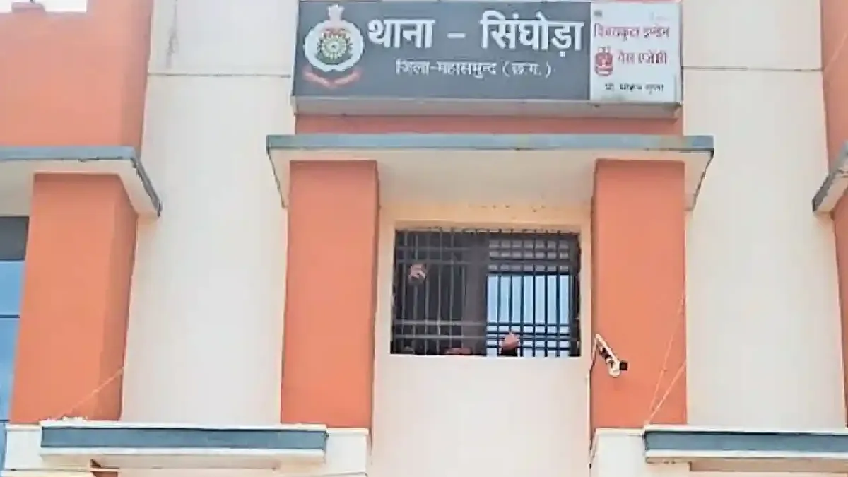 सिंघोड़ा : बीच रोड में मोटर सायकल क्यो खड़ा किया है बोलने पर ग... - CG Sandesh