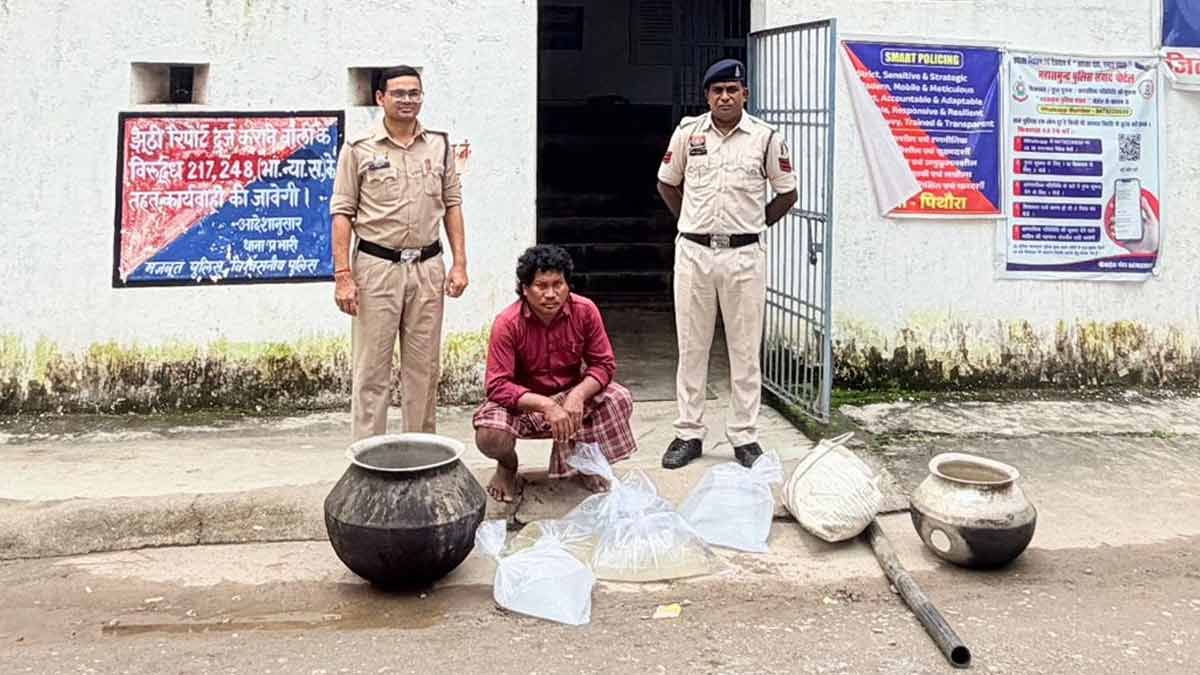 महुआ शराब बनाते व बेचते, दो मामलों में दो आरोपी गिरफ्तार। - CG Sandesh