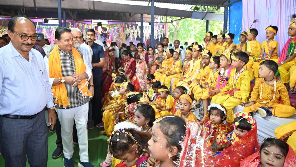 सरस्वती शिशु मंदिर में गूंजा 'नंद घर आनंद भयो': विधायक डॉ. स... - CG Sandesh