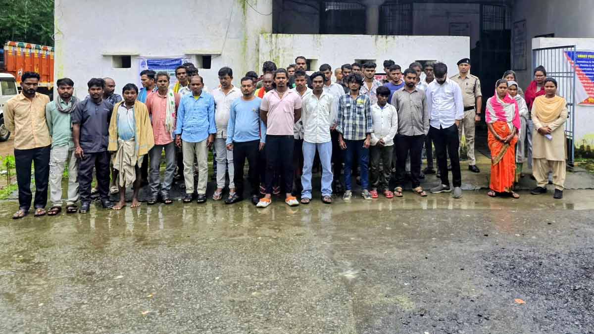 महासमुंद : विशेष अभियान के तहत 47 वारंटियों को न्यायालय के स... - CG Sandesh