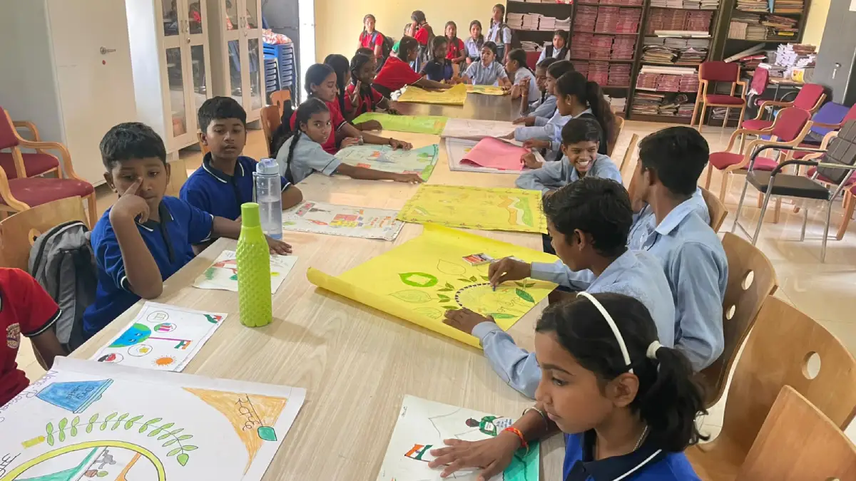 महासमुंद : सेवा संकल्प अभियान के तहत विद्यालयों में चित्रकला... - CG Sandesh