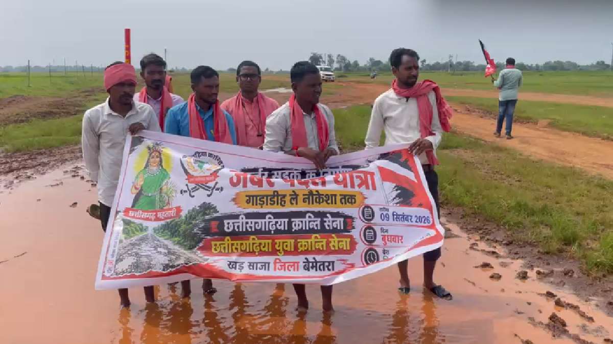 बेमेतरा : जर्जर सड़क को लेकर ग्रामीणों का आक्रोश, 9 किलोमीटर... - CG Sandesh