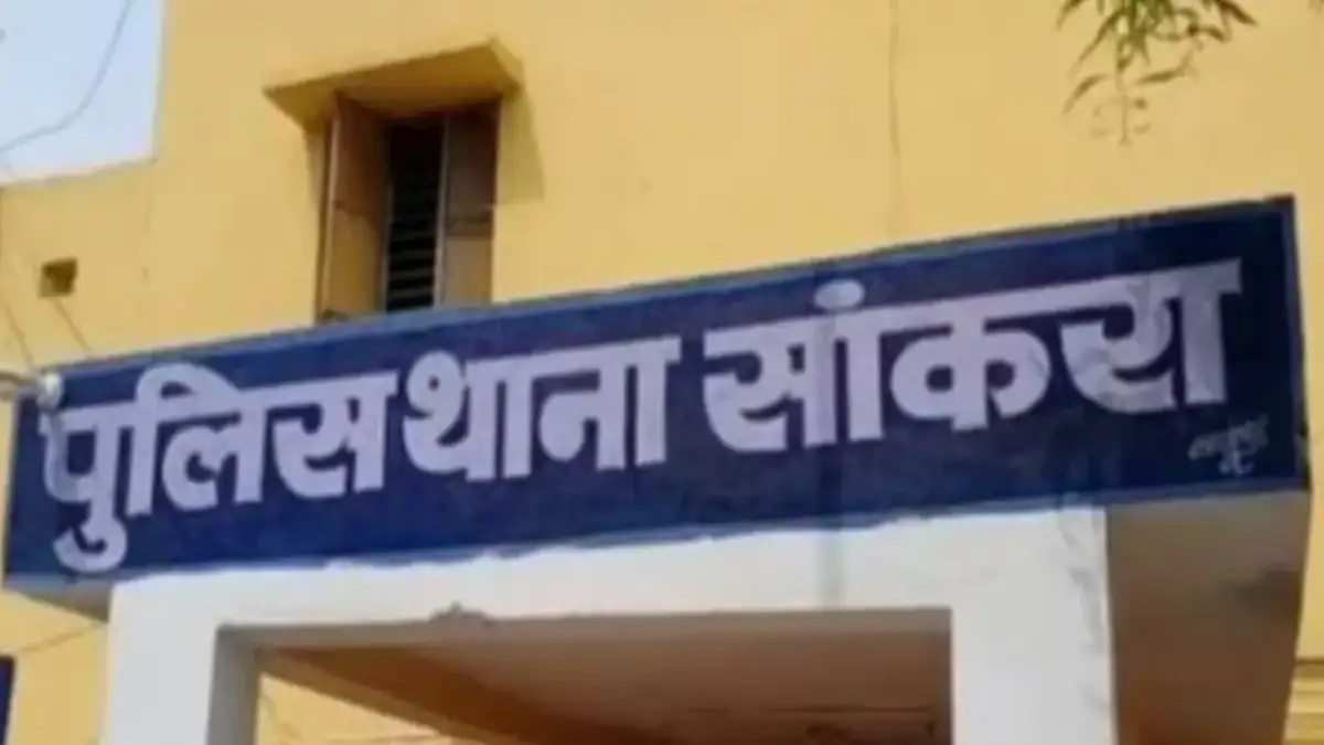 सांकरा : मंदिर परिसर में 6 घंटे बंधक बनाए गए युवक-युवती, मंद... - CG Sandesh